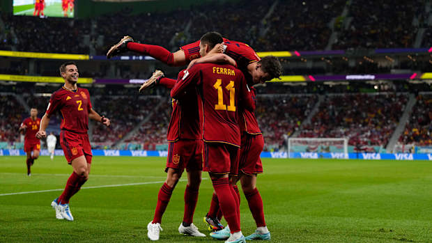 Spain routs Costa Rica at the World Cup